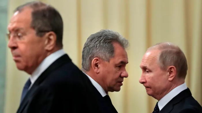ウラジーミールプーチンと彼の大臣の2人